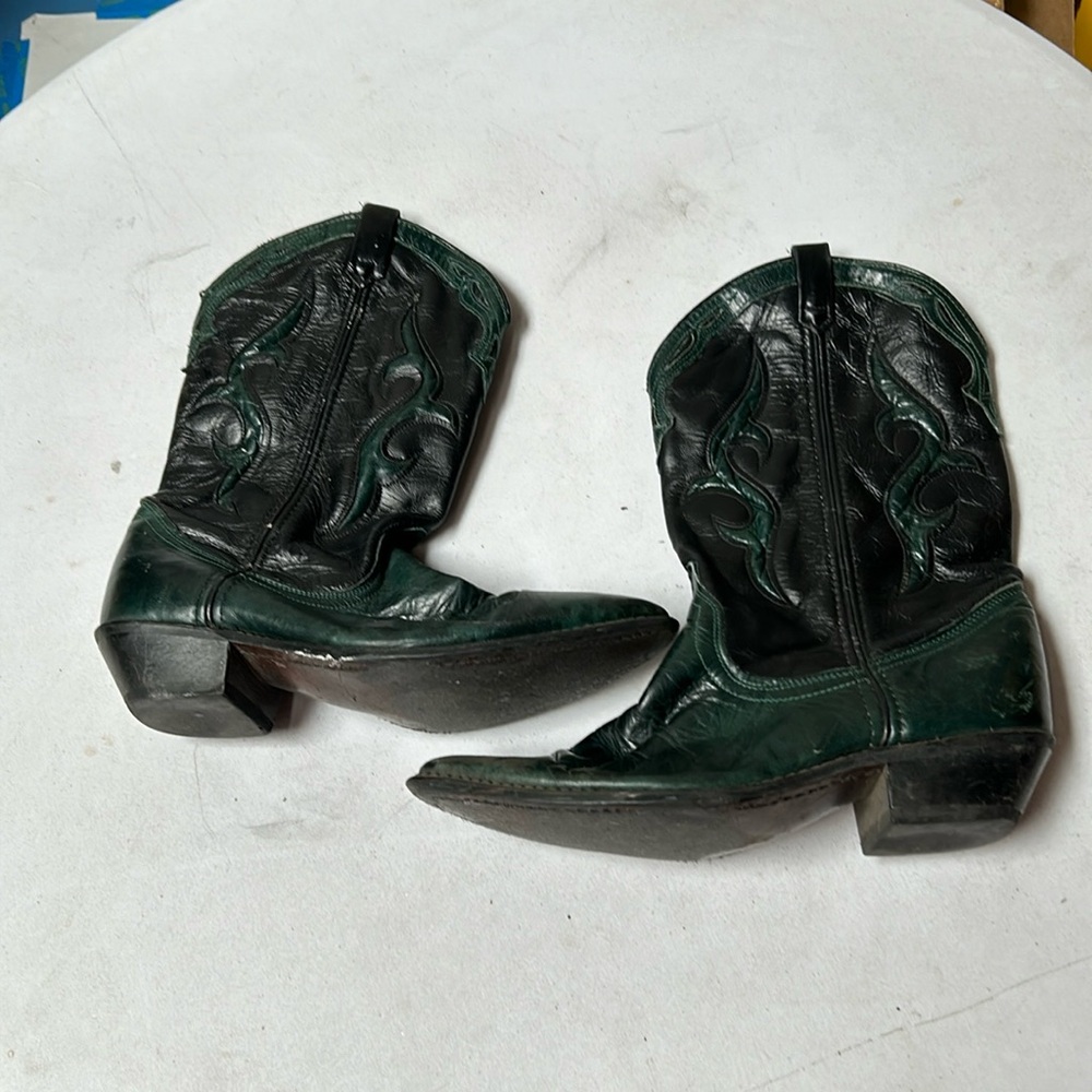 Women’s 7.5 green and black cowboy boots